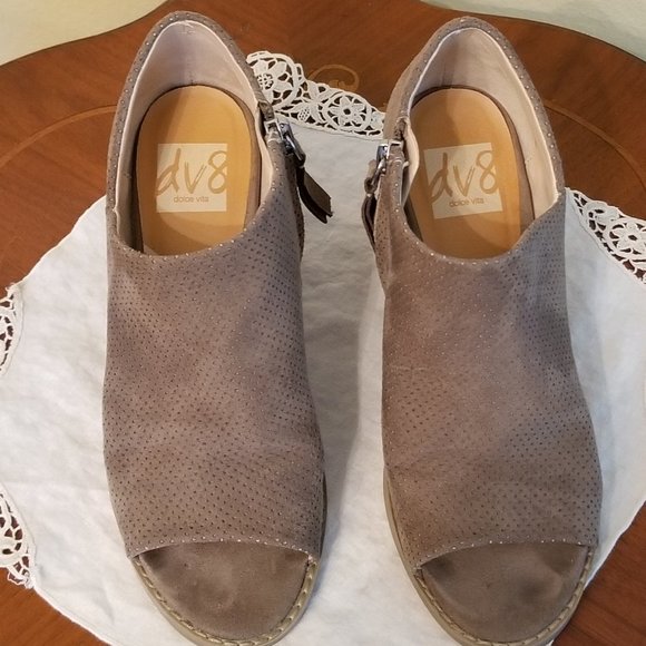 DV 8 Jinna Perforated Peep Toe Bootie Size 6 Taupe - Picture 3 of 7